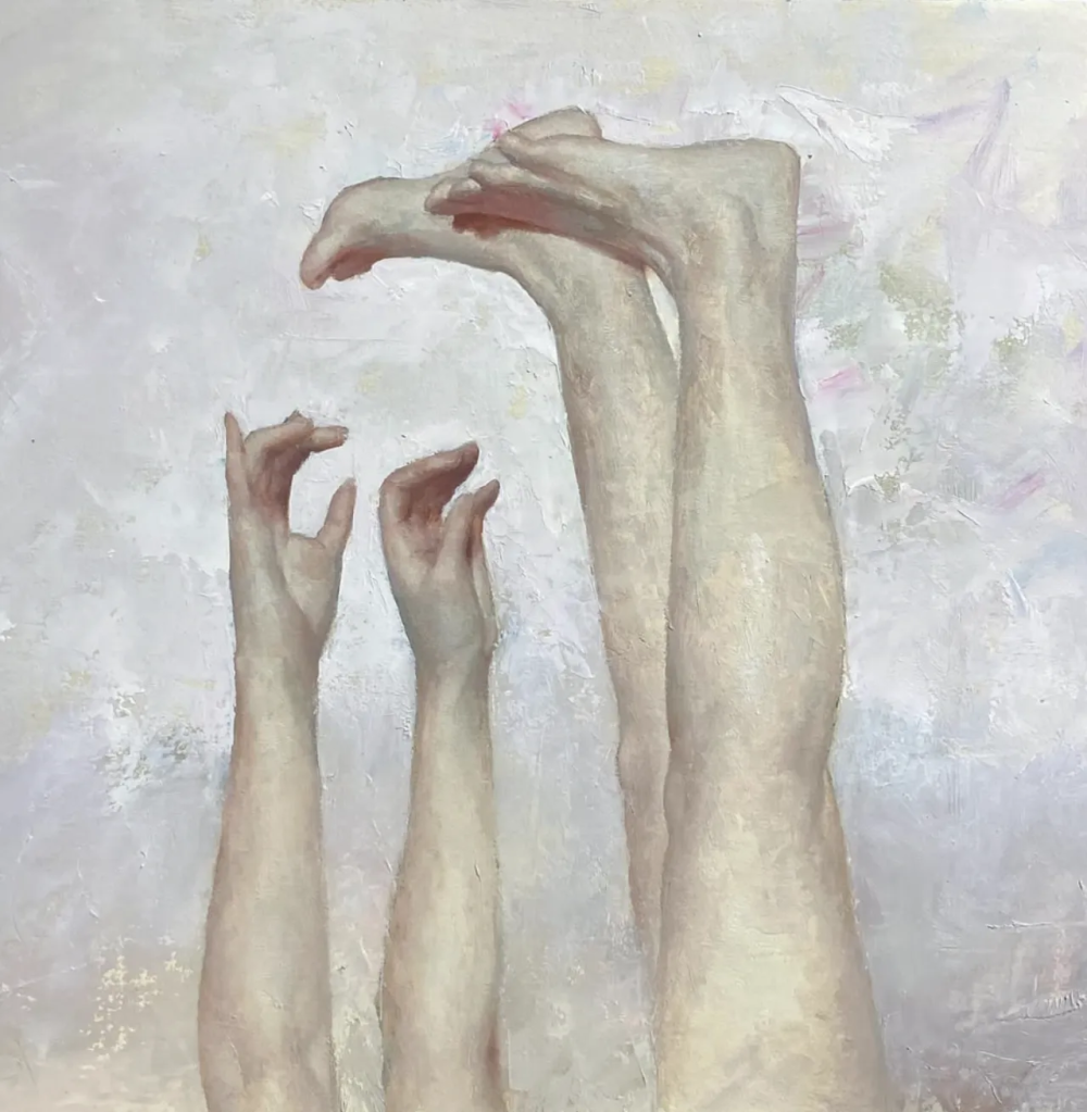 艾娜·克洛塔斯是一位西班牙当代画家，以敏感而克制的具象绘画语言而受到关注。她的作品多以人物，尤其是女性形象为核心，画面氛围安静而内省，人物常处于沉思、停顿或情绪尚未明朗的瞬间。克洛塔斯擅长运用柔和的色彩、简化的背景以及细腻却不过分雕琢的造型方式，使人物与空间之间形成一种亲密却略带距离的关系，强化了画面的心理深度。