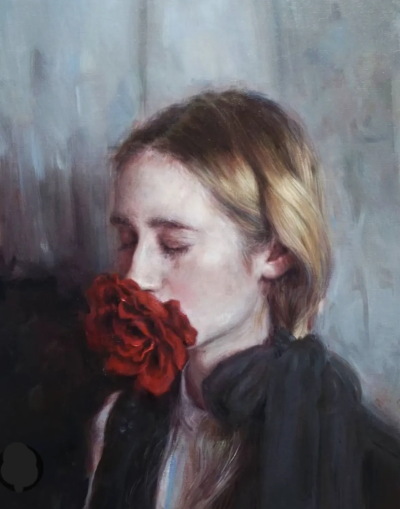 安娜·马迪亚是一位意大利当代具象画家，以高度写实却富有情绪深度的人物绘画而受到关注。她的作品多以女性形象为核心，画面构图克制而亲密，人物常处于沉思、停顿或自我凝视的状态之中。马迪亚擅长运用柔和而精准的…