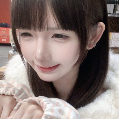 然后呢，我截了一些可爱头像(๑＞ڡ＜)☆