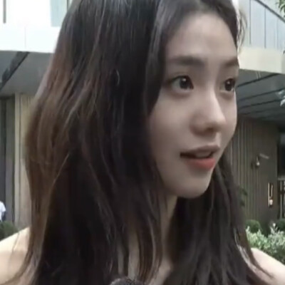 萌萌的一只兔˚⌯> × ⌯˚