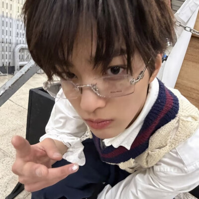 眼镜男他不懂爱