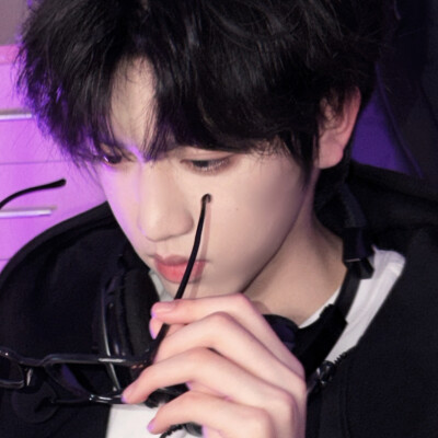 就好像我们两个没爱过一样