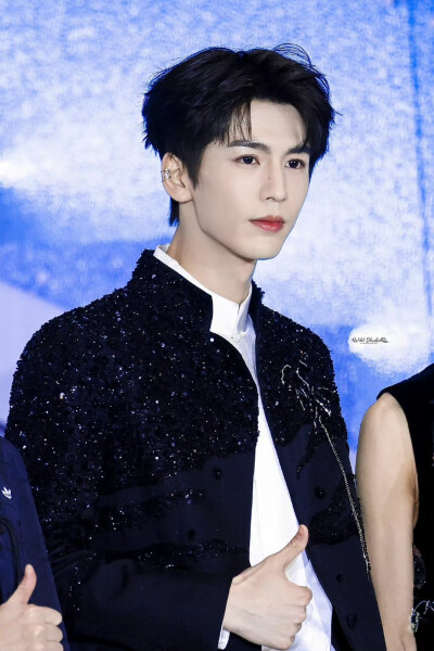 cr.WildBluebell·张凌赫