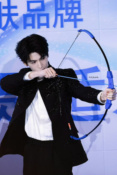 cr.WildBluebell·张凌赫