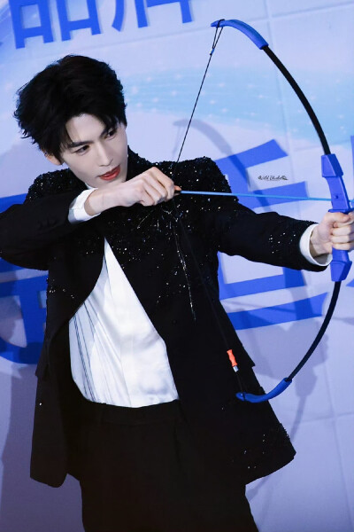 cr.WildBluebell·张凌赫