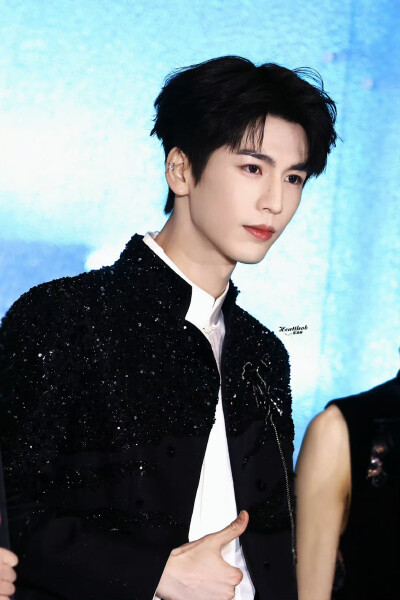 cr.Heartthrob-张凌赫