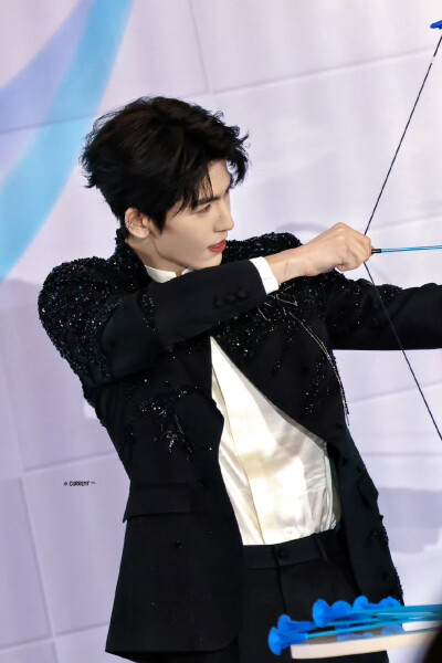 cr.Current丨张凌赫