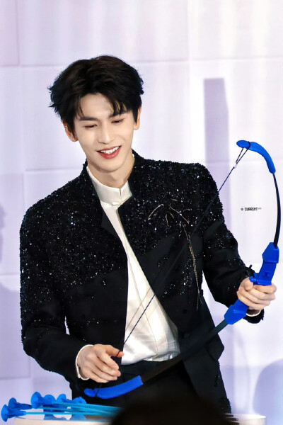 cr.Current丨张凌赫