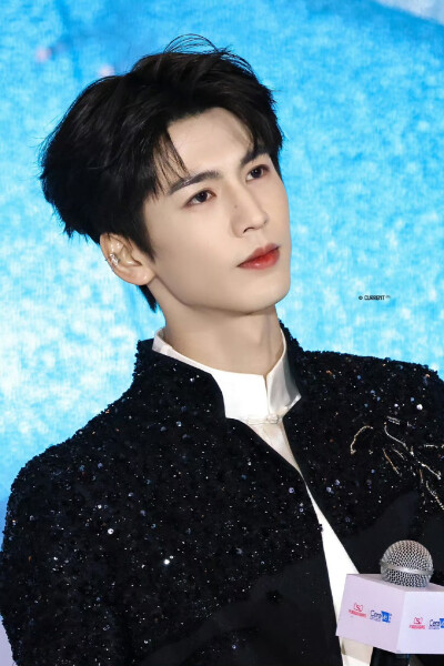 cr.Current丨张凌赫