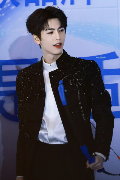 cr.WildBluebell·张凌赫