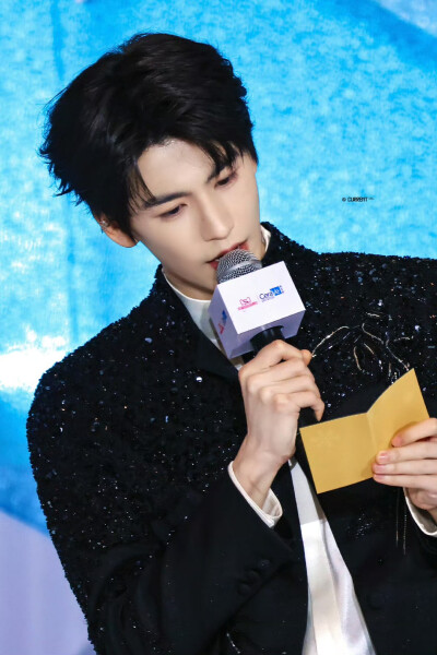 cr.Current丨张凌赫