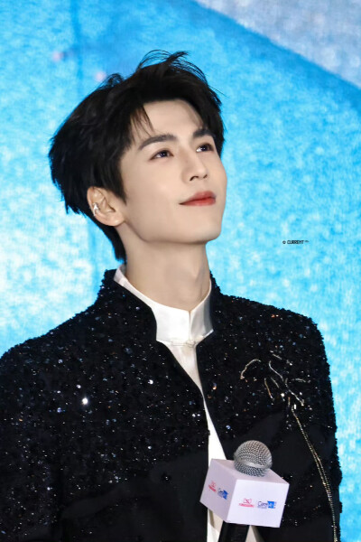 cr.Current丨张凌赫