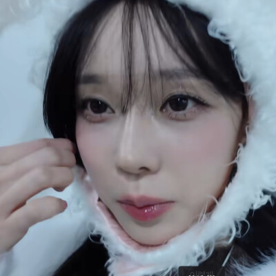 被你牵着的手是不可能的画面