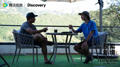 探索新境：
#被探索新境治愈到的瞬间# #探索新境# 北美攀岩的篇章刚刚合上，新的探索序曲已然奏响。@UNIQ-王一博 与Discovery中国探索家@周鹏-jiniao 相会于北京白河，在熟悉的岩壁上，开启一场关于归来、交流与再出…