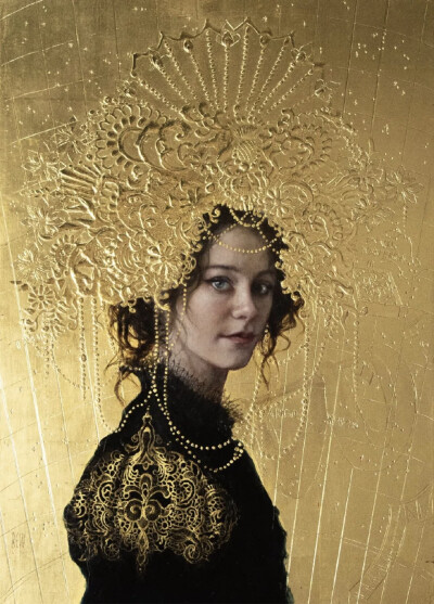 艺术家Stephanie Rew
她是一位来自苏格兰、现居爱丁堡的具象画家。她毕业于邓肯 ‒ 乔丹斯通艺术学院，早期凭借才华获得了伊丽莎白·格林希尔兹基金会奖助。斯蒂芬妮的创作以女性人体和披挂戏服的模特为主，尤其喜欢…