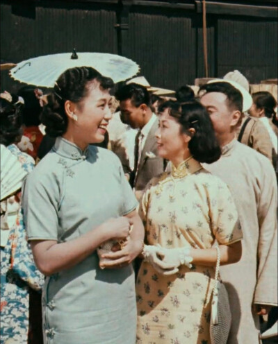 1957年电影《不夜城》里的旗袍