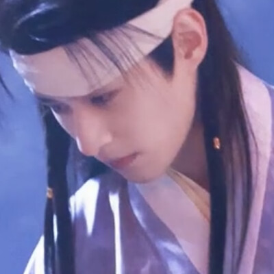 依依云岭葬江河