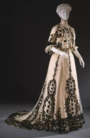 Dress Gustave Beer, 1902-1907 The Philadelphia Museum of Art