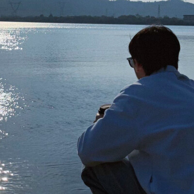 男生头像#人和人还是淡淡的好就可以不期待不在意不要求不离开