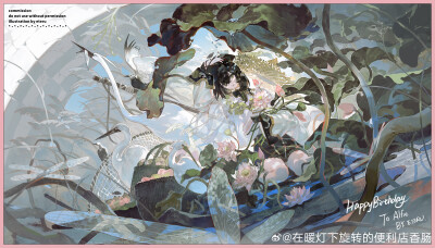 在暖灯下旋转的便利店香肠