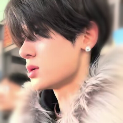 眼里流下谢谢二字