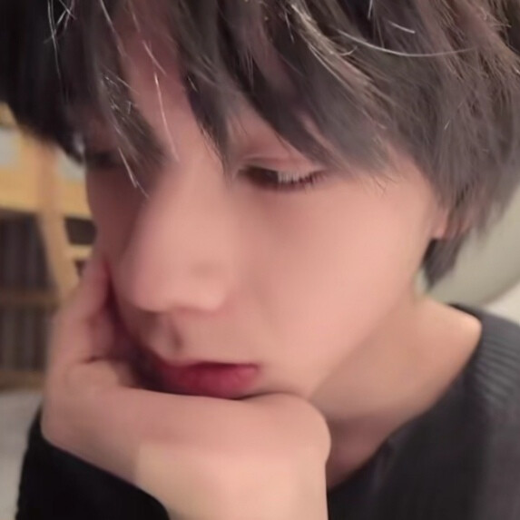 眼里流下谢谢二字