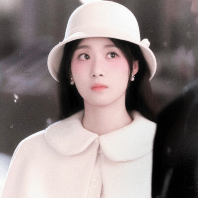 茉莉雪季的尾调是你浅淡的瞳色