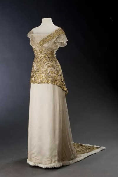 布拉格装饰艺术博物馆的晚礼服，约1913年