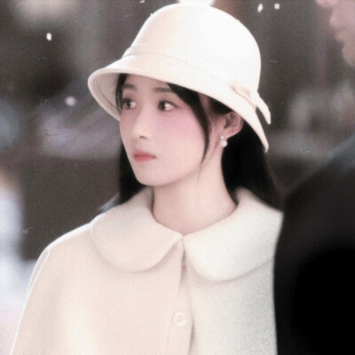 茉莉雪季的尾调是你浅淡的瞳色