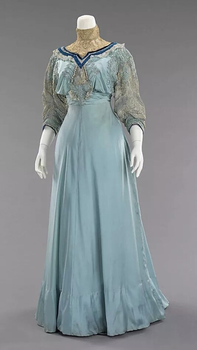 Paquin之家的午后礼服(1906-08)，丝绸制成