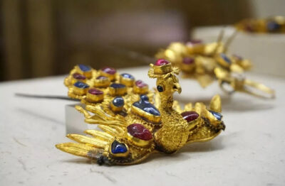 ▲  明代金嵌宝石凤凰挑心江阴青阳明邹令人墓出土现藏于江阴市博物馆