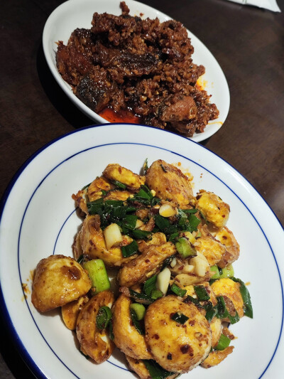 还是赣菜，这家店越来越改良了，下次一定叫厨师放正宗江西辣。
1.6
