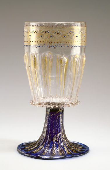 ▲ 威尼斯穆拉诺玻璃高脚酒杯（1475–1500）现藏于洛杉矶盖蒂中心