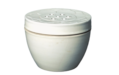 清雍正 白釉莲蓬式盒