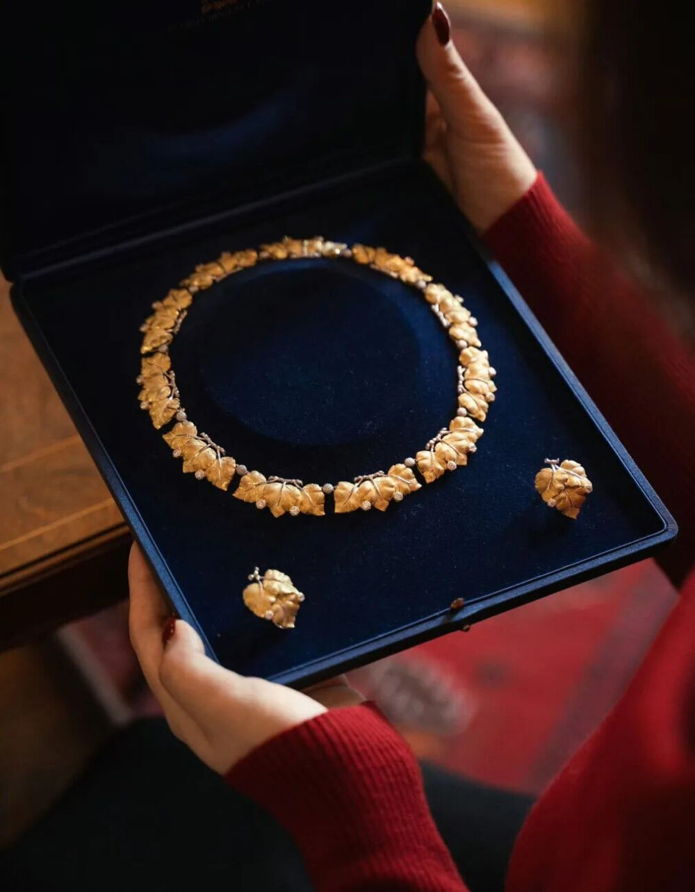 1950年代意大利顶级珠宝工坊布契拉提出品黄金及白金镶嵌钻石树叶造型项链及耳夹首饰套装带原盒 