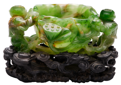 清 碧玉透雕双婴耳荷叶式杯