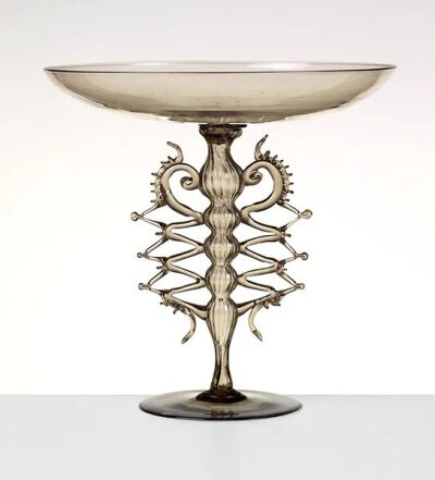 ▲ “威尼斯水晶”玻璃圣杯（1878）现藏于穆拉诺玻璃博物馆