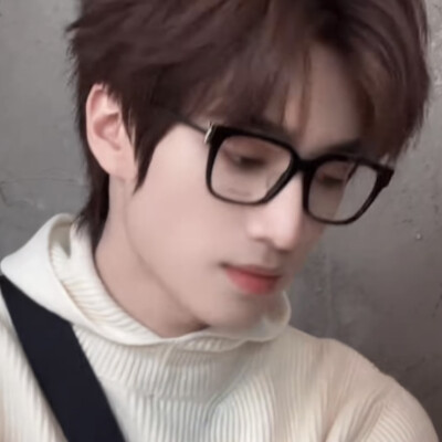 眼泪不争气的从嘴里流下来