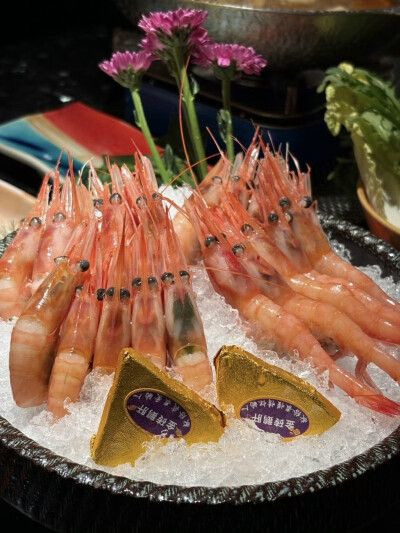 逛吃下关漫游车河
抬头已是星辰高耸皓月悬空
清酒几盏下肚只是人已惘然