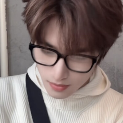 眼泪不争气的从嘴里流下来