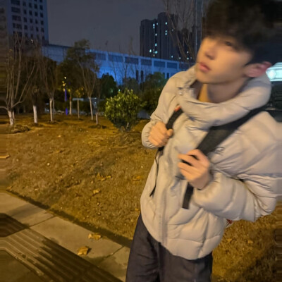 讨厌分离 希望你可以像毛绒玩偶一样陪在我身边