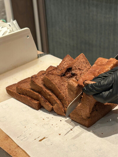 逛吃下关漫游车河
抬头已是星辰高耸皓月悬空
清酒几盏下肚只是人已惘然