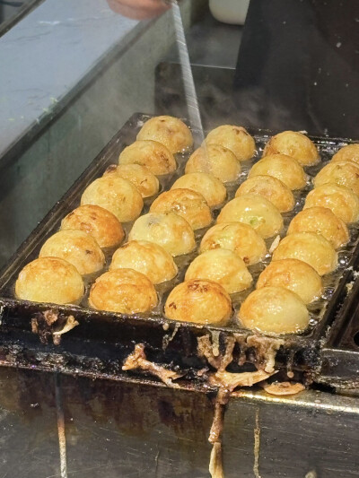 逛吃下关漫游车河
抬头已是星辰高耸皓月悬空
清酒几盏下肚只是人已惘然