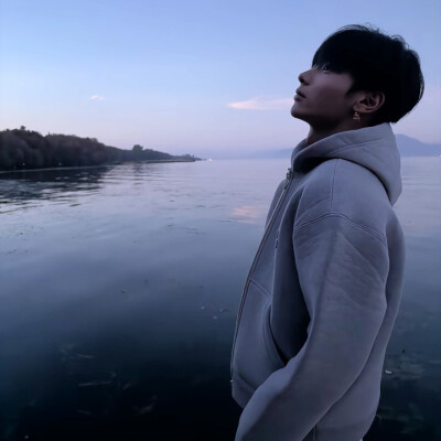 讨厌分离 希望你可以像毛绒玩偶一样陪在我身边