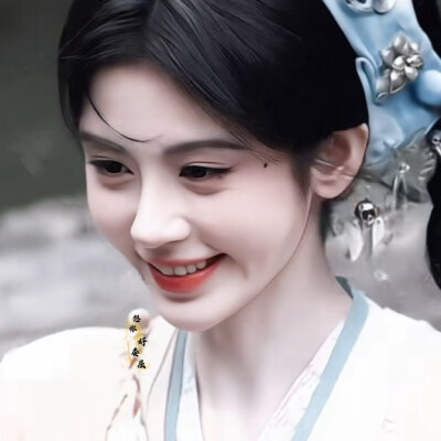 请你抱紧我 直到心跳与你同频 肋骨轻颤也不愿放