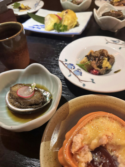 逛吃下关漫游车河
抬头已是星辰高耸皓月悬空
清酒几盏下肚只是人已惘然