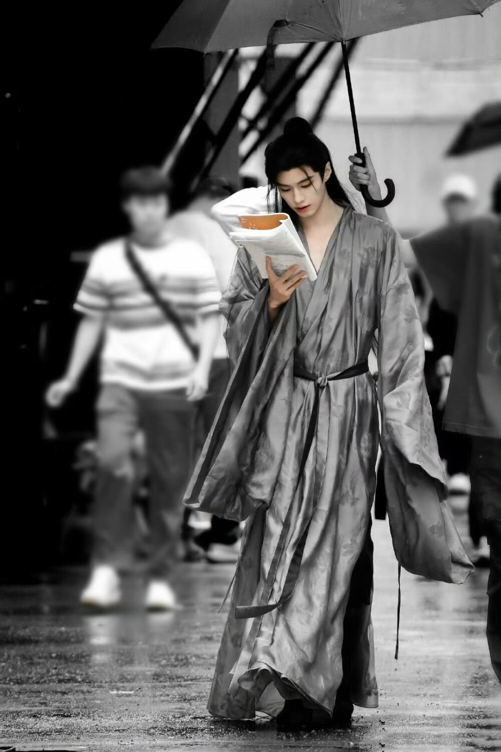 何与