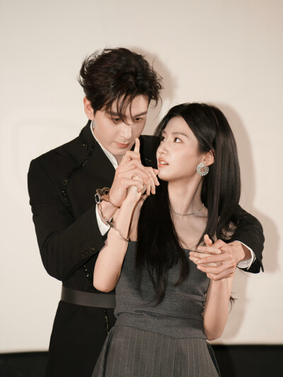 BY爱喝可乐的古娜小姐 中国 轧戏