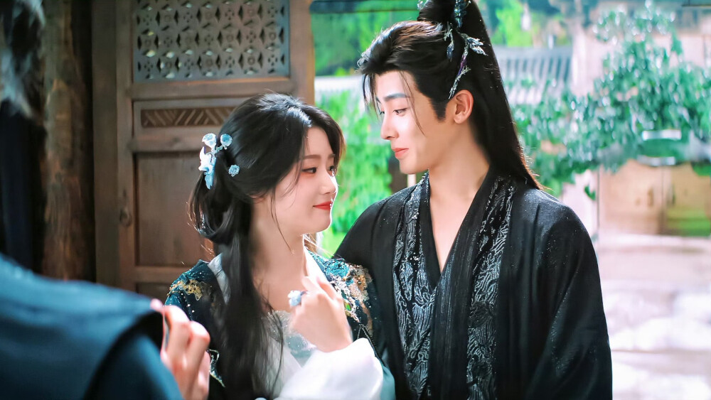 《入青云》
明意（卢昱晓饰）
纪伯宰（侯明昊饰）