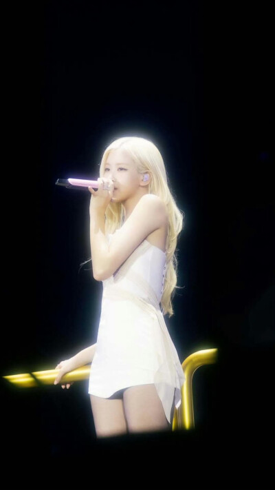 朴彩英 rosie rosé